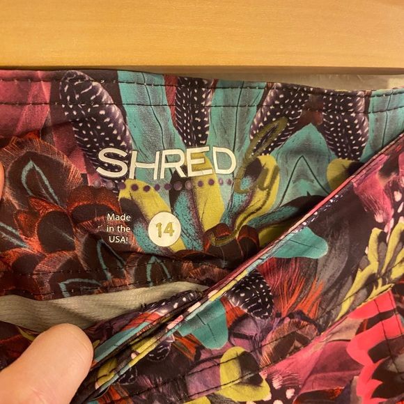 Shredly Colorful Floral Patterned Shorts - Picture 3 of 5
